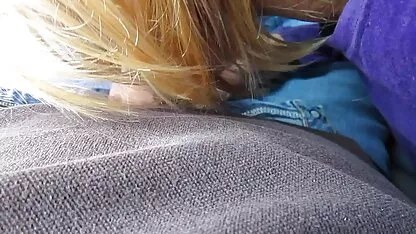 श्यामला अपने घुटनों पर है और उस लड़के के डिक को चूसती है जो सीढ़ियों फुल सेक्सी वीडियो फिल्म पर बैठता है