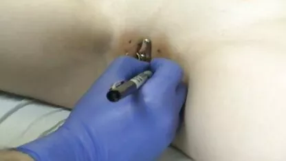 एक परिपक्व बस्टी ब्लोंडी ने बीएफ सेक्सी मूवी एचडी फुल अपनी बेटी के एक युवा समलैंगिक दोस्त को बहकाया