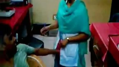 सुंदर प्यारा उसकी कल्पनाओं में सेक्स वीडियो मूवी एचडी फुल लिप्त है