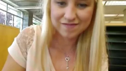 एक परिपक्व आदमी एक युवा श्यामला के गधे को फिल्माता है फुल एचडी सेक्सी फिल्म फुल एचडी और उसे गुदा में चोदता है