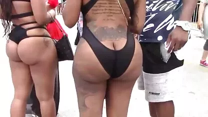 दो लंपटों ने एक ही समय में अपने सेक्सी फिल्म फुल मूवी एचडी गुदा में एक काली नली डाली