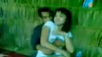 एक शादीशुदा जोड़ा एक युवा नानी के साथ चुदाई हिंदी सेक्सी फुल मूवी एचडी करता है