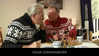 चुदाई के पूर्ण निपटान सेक्सी वीडियो फिल्म फुल मूवी में गोल-मटोल गधा कुतिया