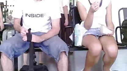 स्कीनी सेक्सी वालियां ने उस आदमी की कार को धोया और उसके साथ ब्लू सेक्सी फुल मूवी एचडी चुदाई की