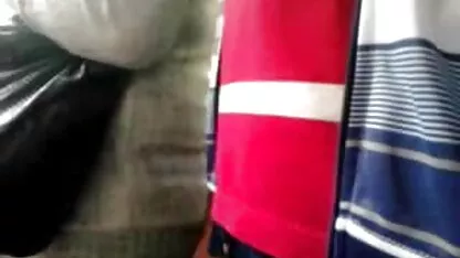 एक सुंदर श्यामला, एक पोर्न वीडियो में अभिनय करने के लिए सहमत थी, इस तथ्य के लिए सेक्सी मूवी फुल एचडी में बिल्कुल तैयार नहीं थी कि वह गुदा सेक्स में फट जाएगी। वह चीखती है जैसे कि जब आदमी अपने अविकसित गुदा में अपने डिक को रखता है तो कट जाता है