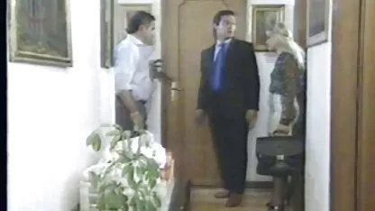 सेक्सी वेट्रेस अपने सेक्सी मूवी फुल एचडी मौखिक सेक्स कौशल को दिखाती है