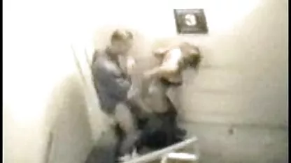 संचिका वेश्या शौचालय में बंद झटका और एक काले वसा मुर्गा पर गुदा फुल सेक्सी मूवी वीडियो बैठता है