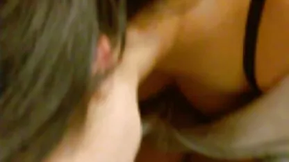 पीले रंग की सेक्सी मूवी फुल हिंदी पोशाक में ब्रांडी एनिस्टन एक आदमी को चूसता है