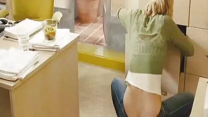 एक परिपक्व सुनहरे बालों वाली समलैंगिक बच्चे फुल हिंदी सेक्सी मूवी को बहकाया और बिल्ली को चाटा