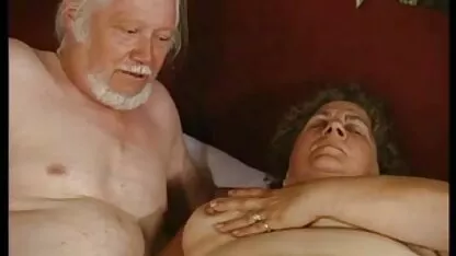 तीन समलैंगिकों एंजेला व्हाइट, ब्रेट रॉसी और सेक्सी पिक्चर फुल हड मूवी पेनी पैक्स का एक तांडव है