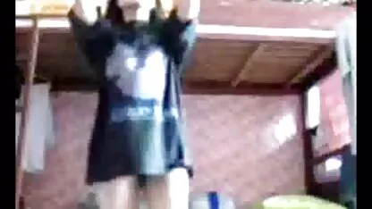 सेक्सी शॉर्ट्स में एक युवा गोरा एक सेक्सी हिंदी वीडियो फुल मूवी मोटा मुर्गा बेकार है